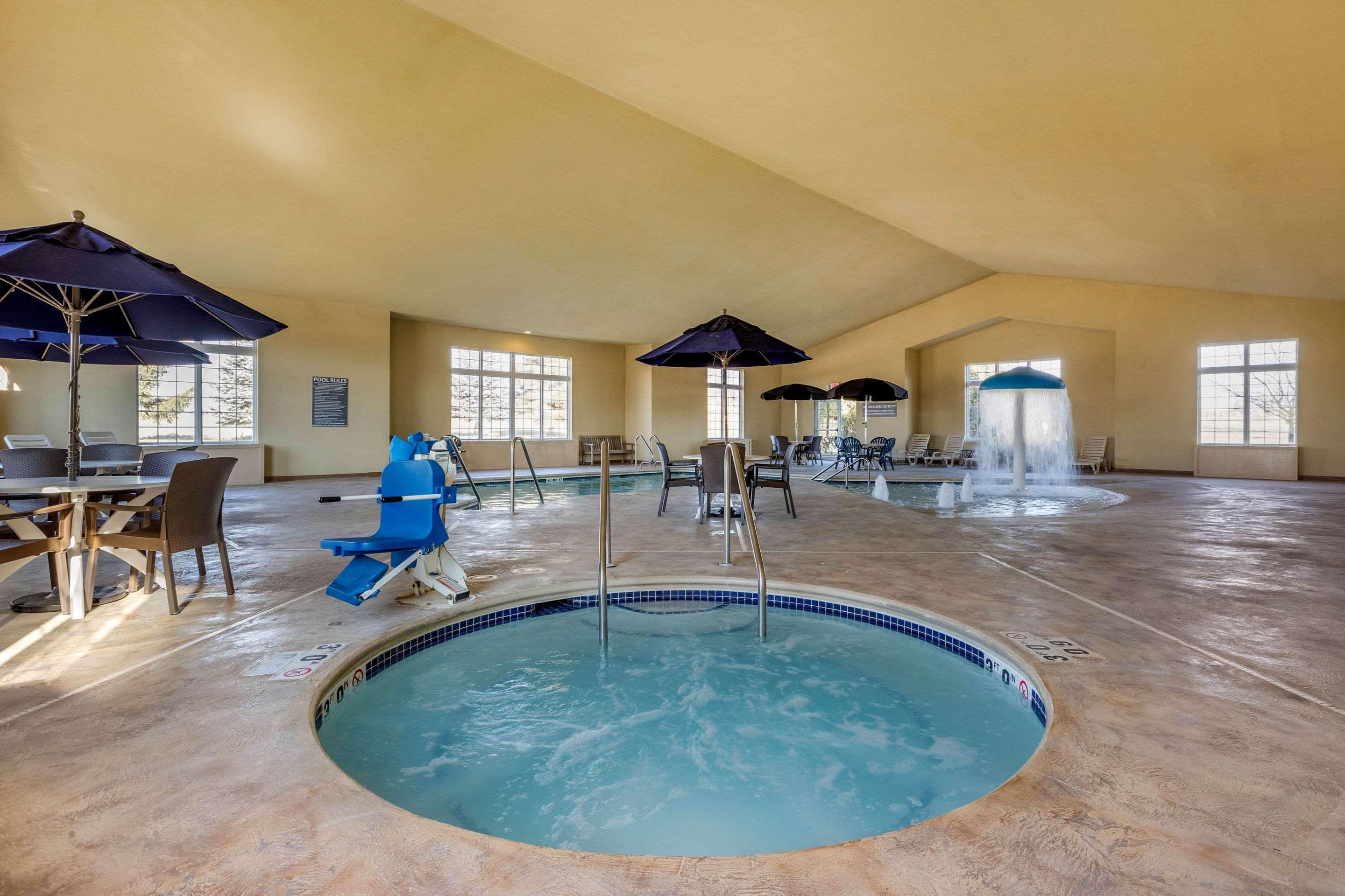 Comfort Suites Cedar Falls Ngoại thất bức ảnh