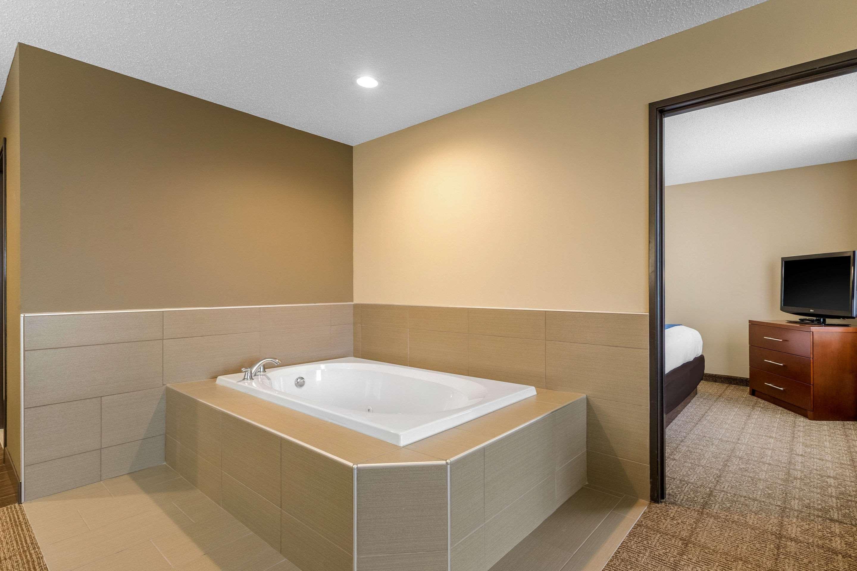 Comfort Suites Cedar Falls Ngoại thất bức ảnh