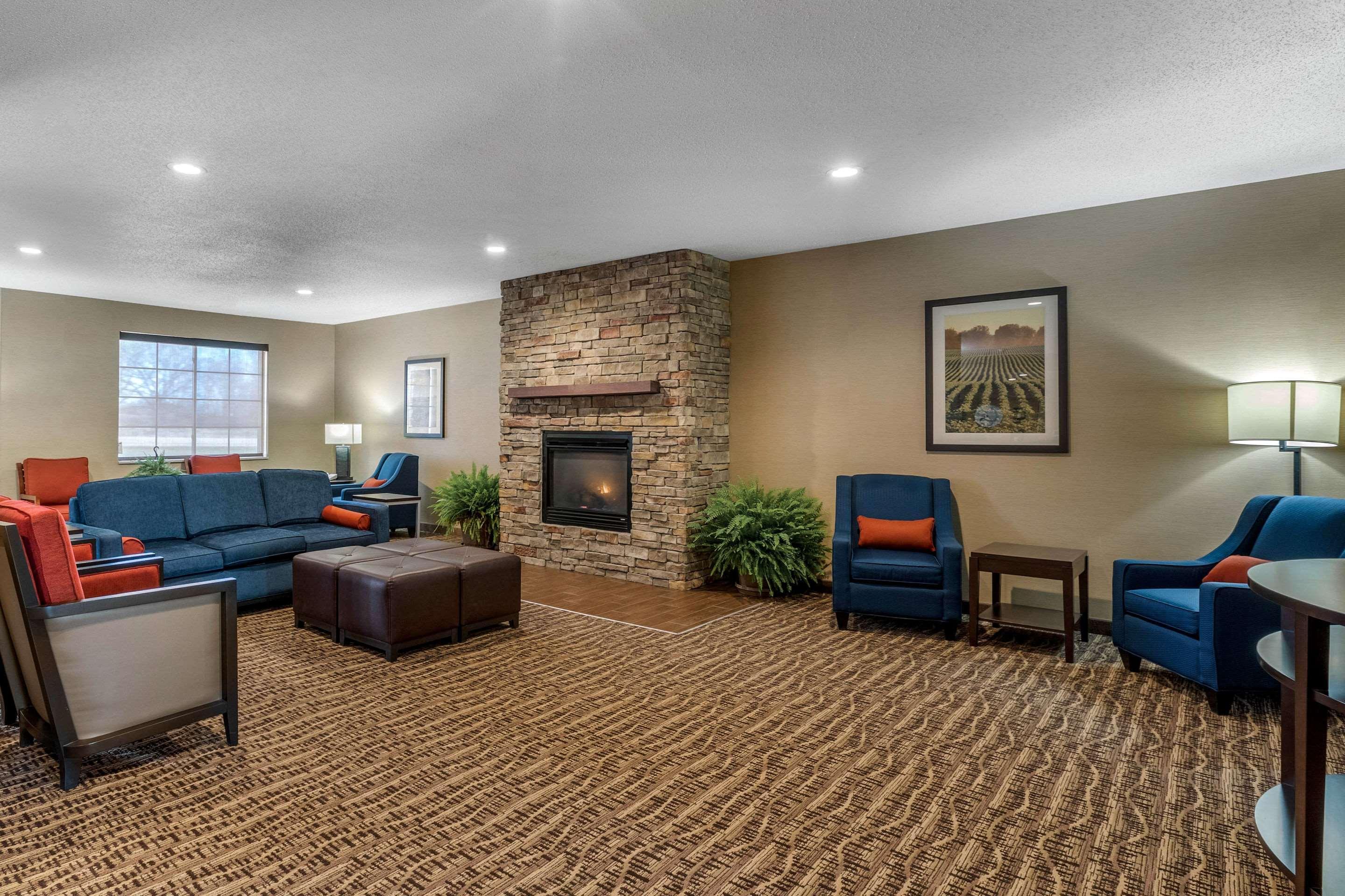 Comfort Suites Cedar Falls Ngoại thất bức ảnh
