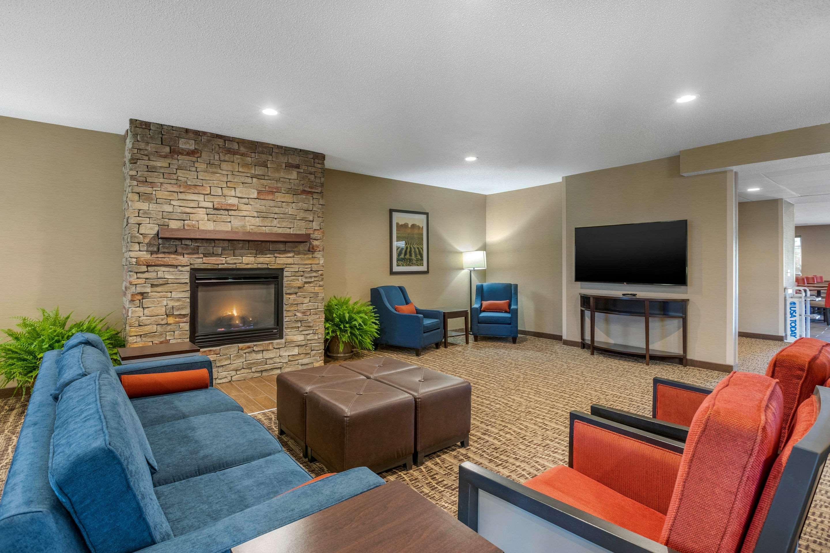 Comfort Suites Cedar Falls Ngoại thất bức ảnh