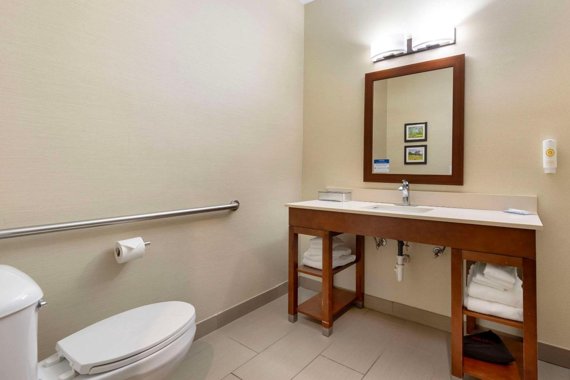 Comfort Suites Cedar Falls Ngoại thất bức ảnh