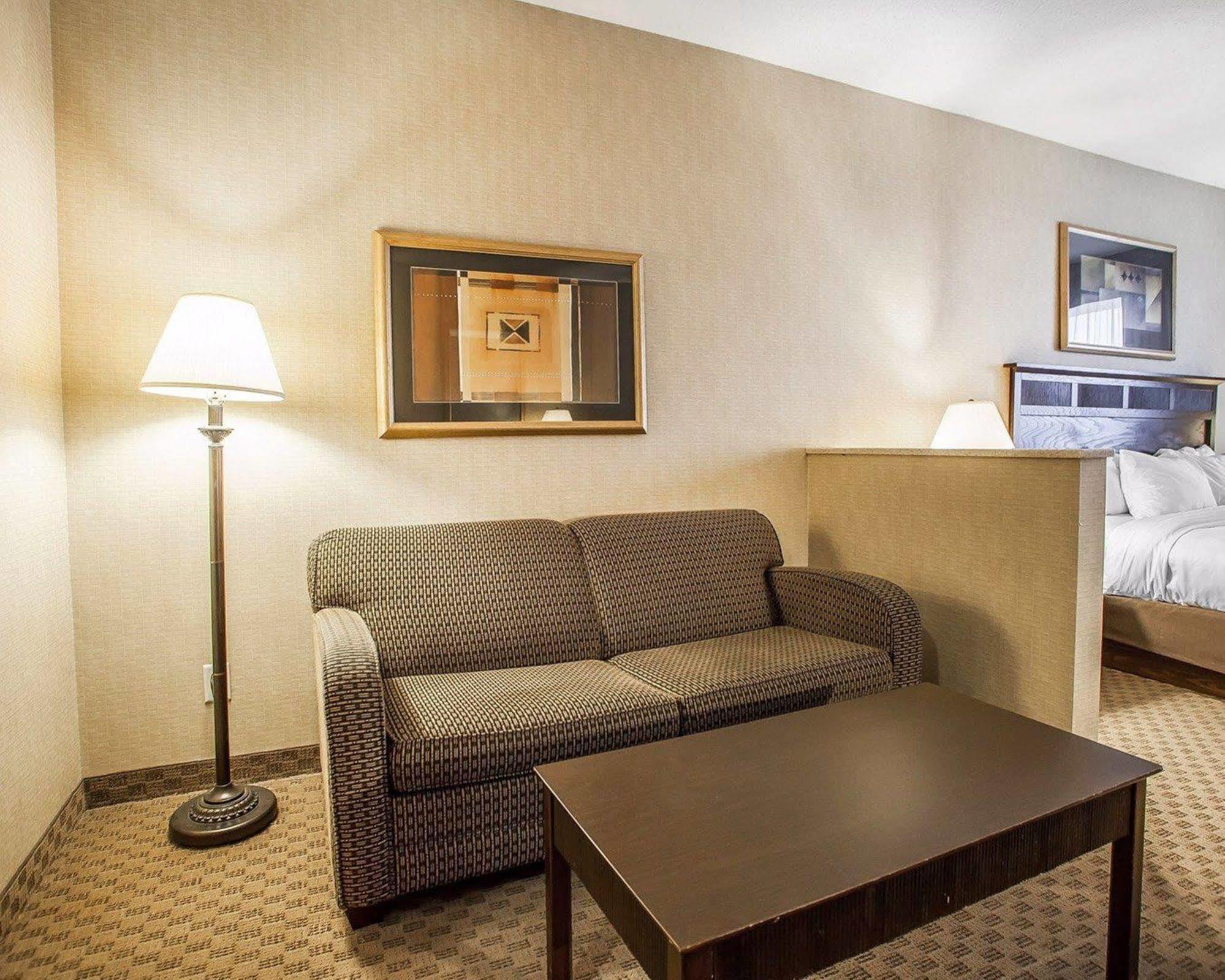 Comfort Suites Cedar Falls Ngoại thất bức ảnh