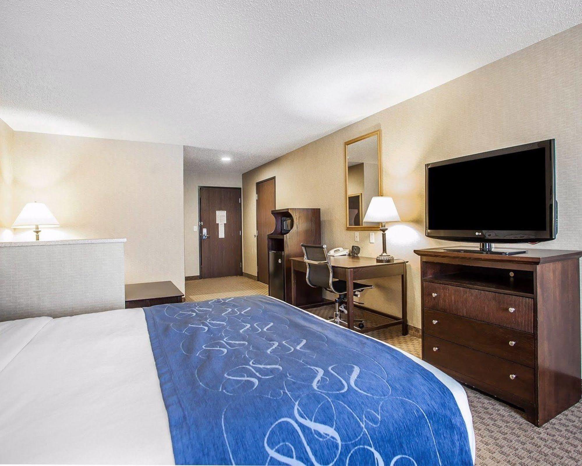 Comfort Suites Cedar Falls Ngoại thất bức ảnh