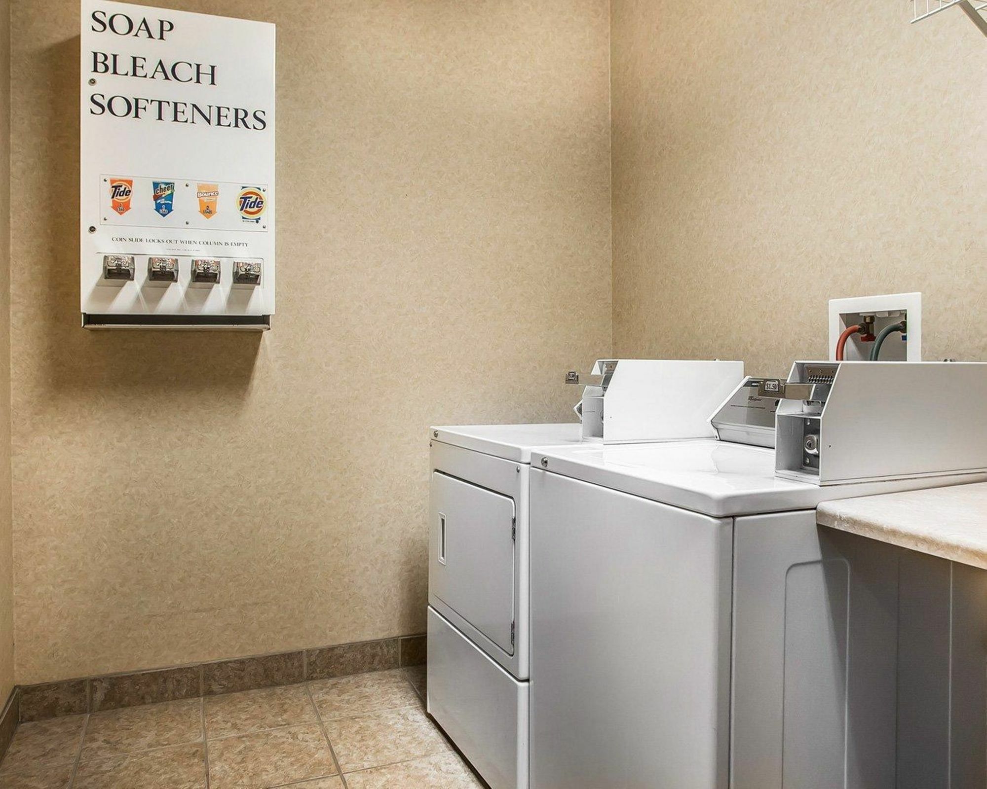 Comfort Suites Cedar Falls Ngoại thất bức ảnh